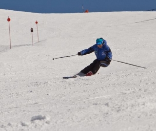 Esquiando en pista